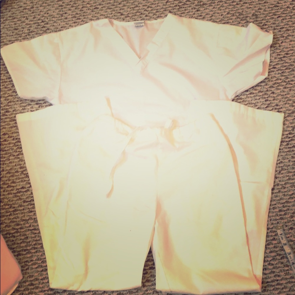 Dickies White Scrubs V-Neck Top and Landau Bottoms
